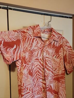Weatherproof Men’s Coral and White Tropical Button-Down Shirt